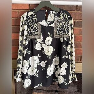 Beautiful Floral Women' Top Size XL ( color: black,white,green, brown)